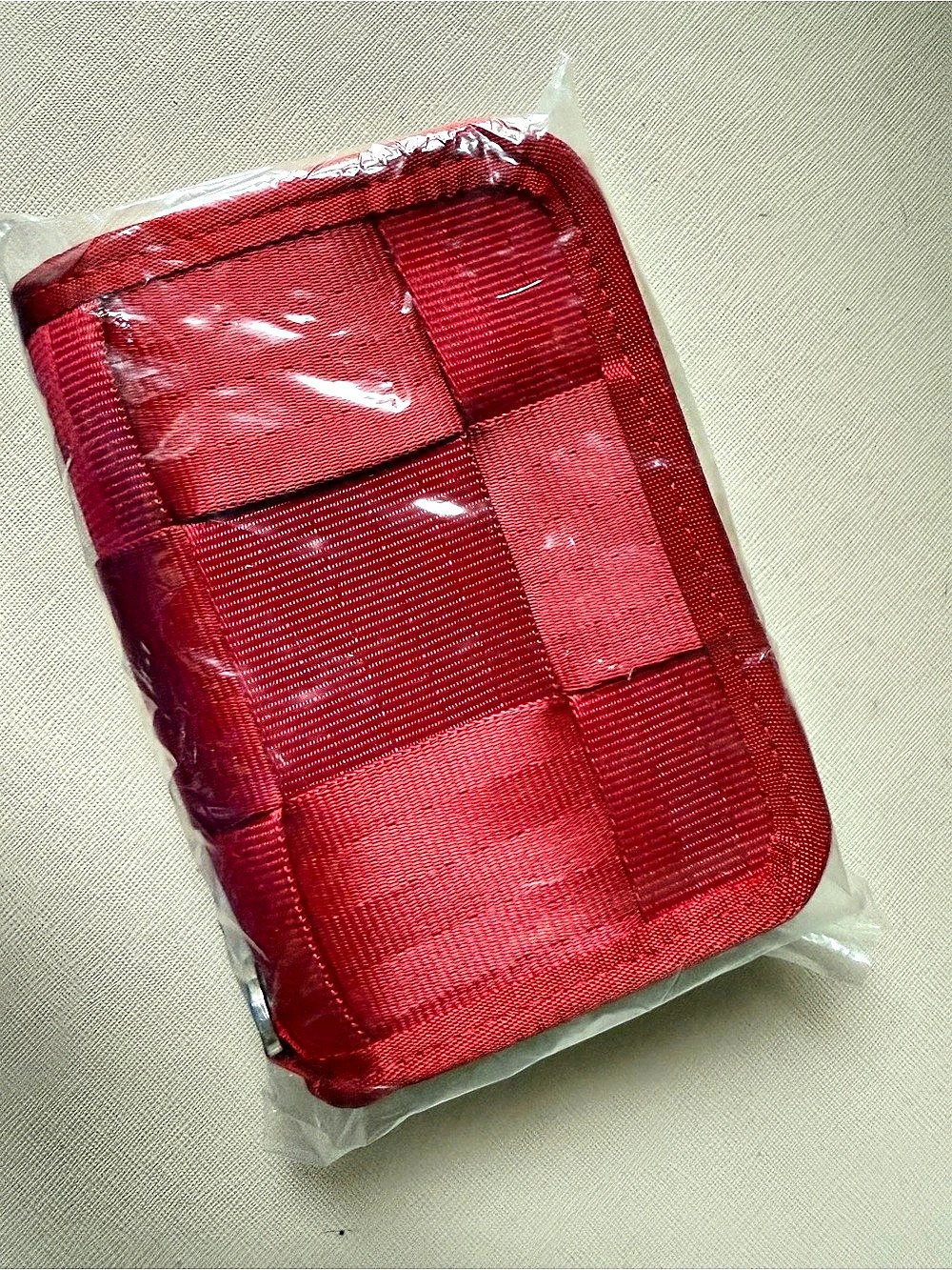 NIB Harveys Seatbelt Bag Fun Sized Wallet Red